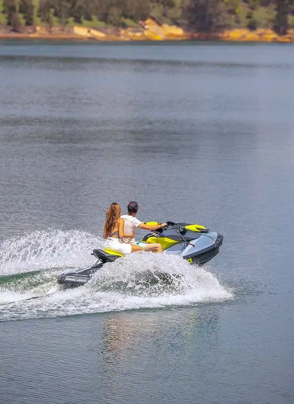 deportes_acuaticos_en_guatape_antioquia_jetski