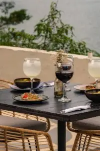 cena romántica en guatapé antioquia