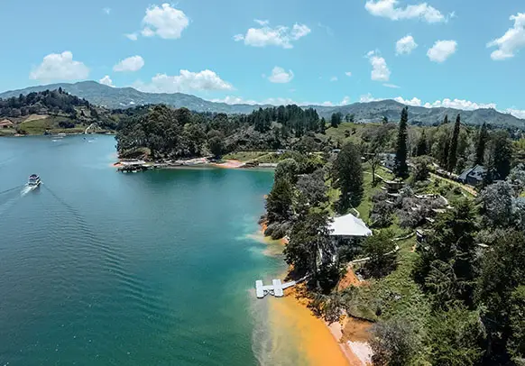 Descubriendo_Guatape_Antioquia_Que_hacer_donde_hospedarse_y_como_llegar